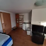Pensión Biberach-riss-zimmer-frei, Einzel-zimmer Bad Küche Birkenhard