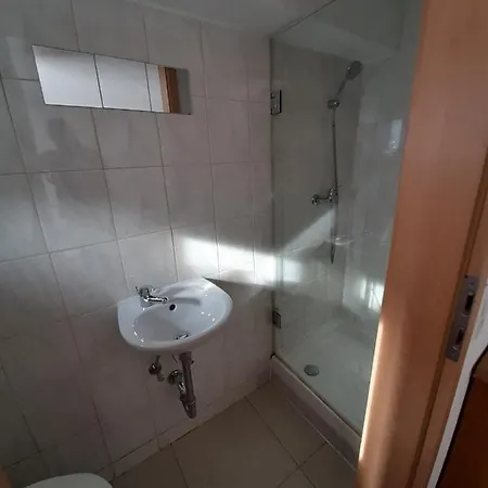 Biberach-riss-zimmer-frei, Einzel-zimmer Bad Kueche בית הארחה 3*