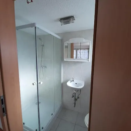 Casa de hóspedes Biberach-riss-zimmer-frei, Einzel-zimmer Bad Kueche 3*