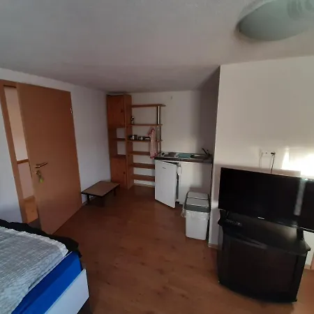 בית הארחה Biberach-riss-zimmer-frei, Einzel-zimmer Bad Kueche Birkenhard